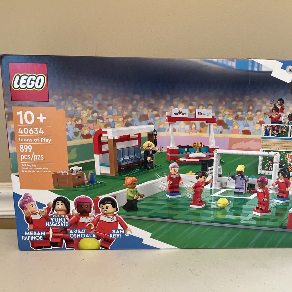 LEGO "Icons of Play" 40634 UNOPENED